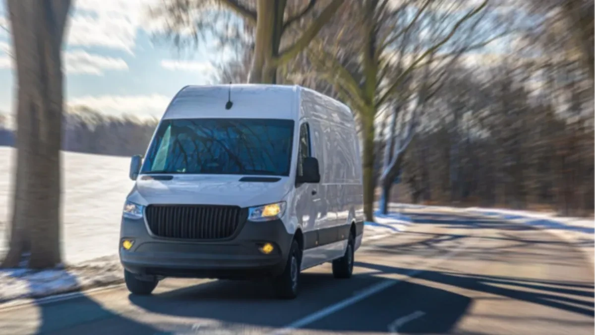 Otac iz pakla: Držao sina zaključanog u kombiju više od godinu dana