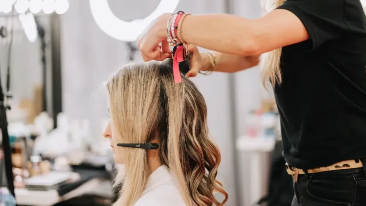 Hit boja za kosu za april 2026. godine: U salonima su svi poludjeli za njom