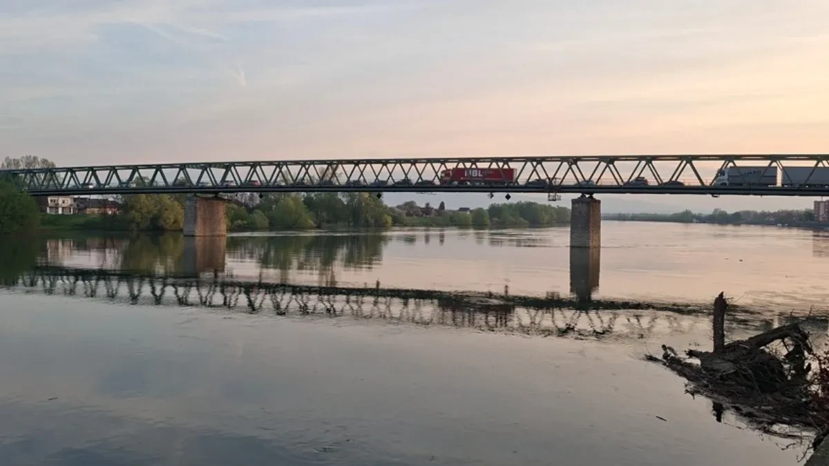 Danonoćne gužve na graničnim prelazima: Novi sistem napravio pometnju