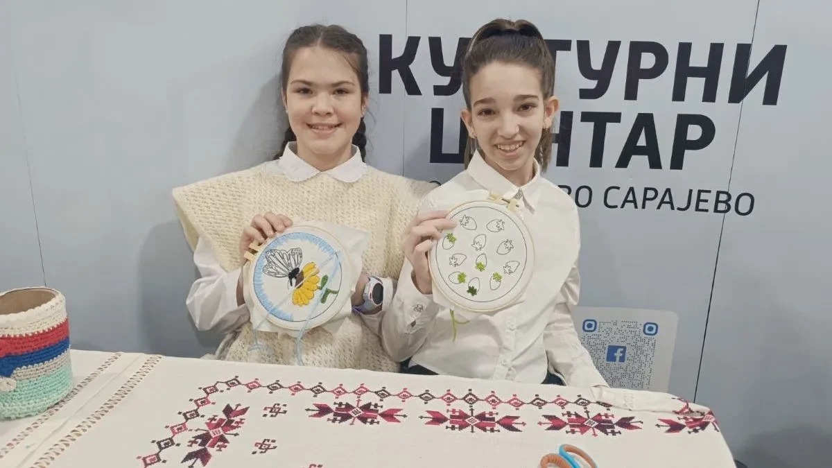 Djevojčice Mia i Sofija čuvaju tradiciju veza u modernom dobu