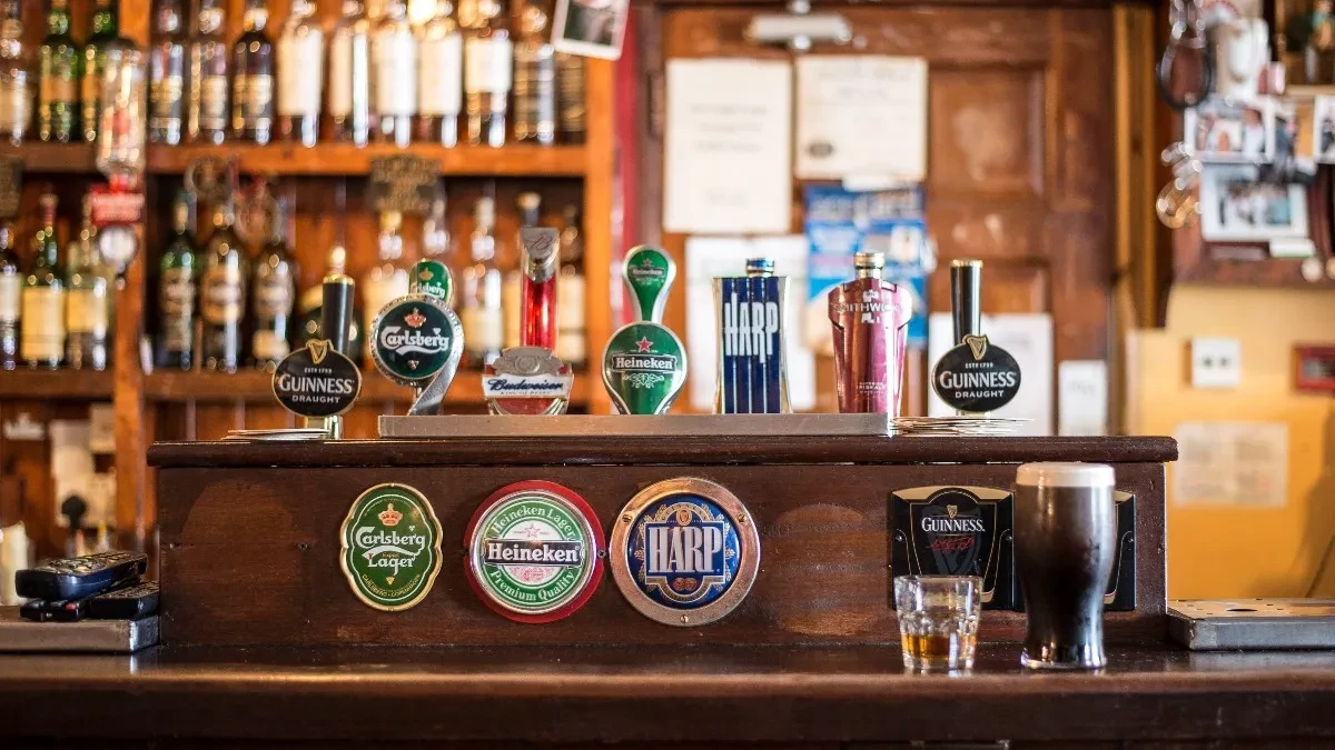 Nevidljiva pravila britanskog paba: Kako se ponašati u "zajedničkom dnevnom boravku"