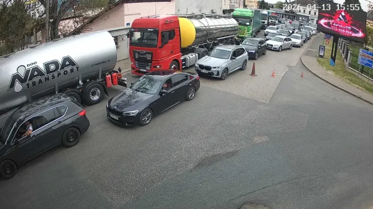 Kolone vozila na granici sa Hrvatskom i Srbijom