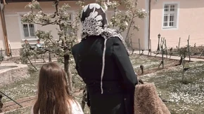 “Ni svetinja joj nije sveta”: Ana Nikolić izazvala buru zbog odlaska u crkvu (FOTO)