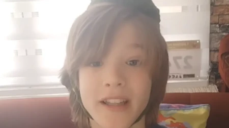 Viktor hekla za svakog pratioca: Dječak iz Srbije postao viralni hit (VIDEO)