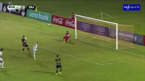 Nećete vjerovati kako je dao gol: Pogodila ga lopta u glavu i završila u mreži (VIDEO)