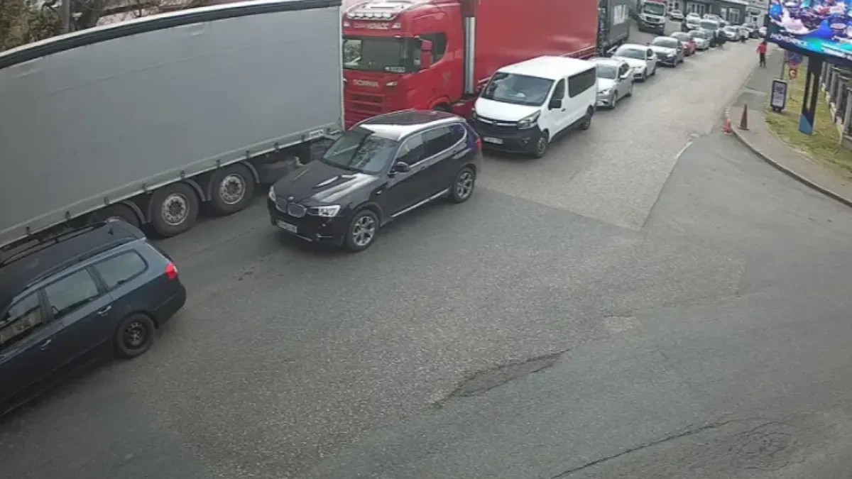 Duge kolone na izlazu iz BiH prema Hrvatskoj