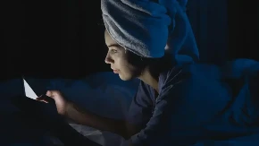 Telefon vas ne drži budnim kako mislite: Problem je mnogo dublji