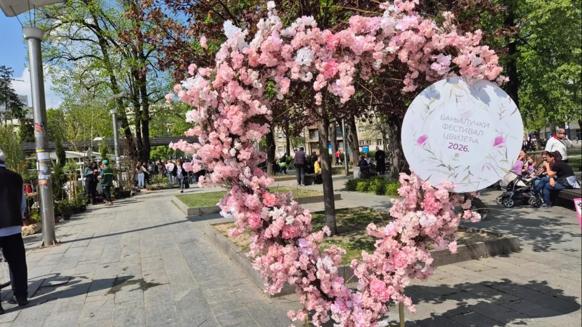 Proljećna bajka u Parku „Petar Kočić“: Počeo Festival cvijeća (FOTO)