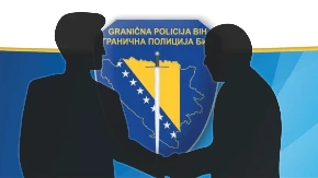 Graničari na terenu, direktor u prvom planu