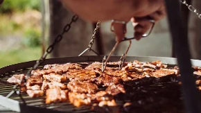 1. maj i budžet: Koliko mesa, pića i priloga treba za 10 osoba?