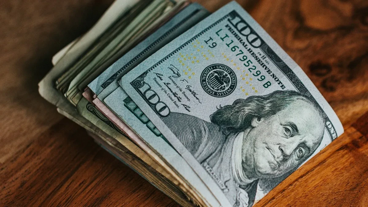 Skupa porodična drama: Žena bacila 160.000 dolara s balkona