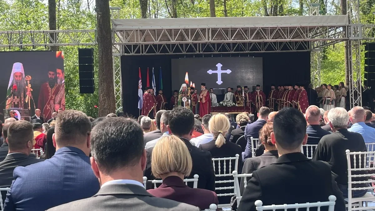 Donja Gradina: Patrijarh Porfirije služio parastos, delegacije položile vijence (FOTO)