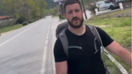Božidar Damjanović nadomak Hilandara nakon pješačenja 1.100 km od Čelinca (VIDEO)