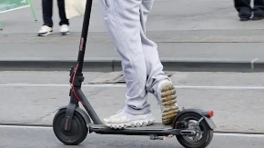 Mladići iz BiH i Srbije povrijeđeni u padu sa e-skutera: Bili pod uticajem droge i alkohola