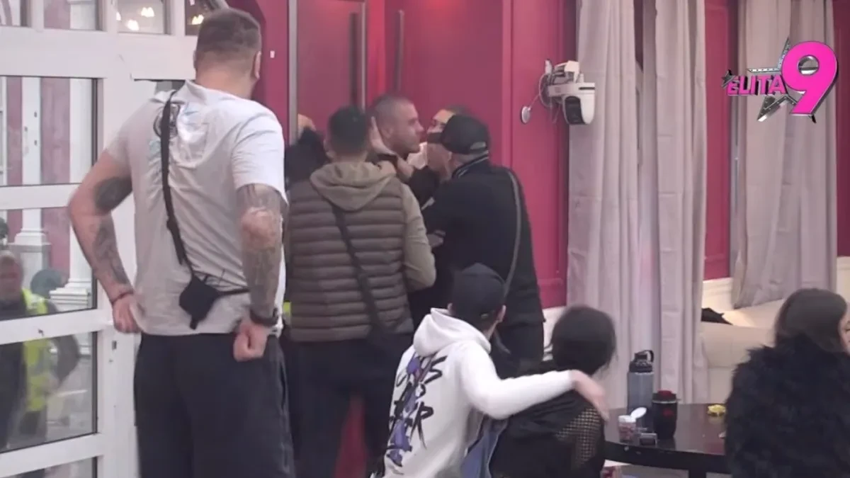 Žestok sukob: Obezbjeđenje uletjelo u Bijelu kuću (VIDEO)