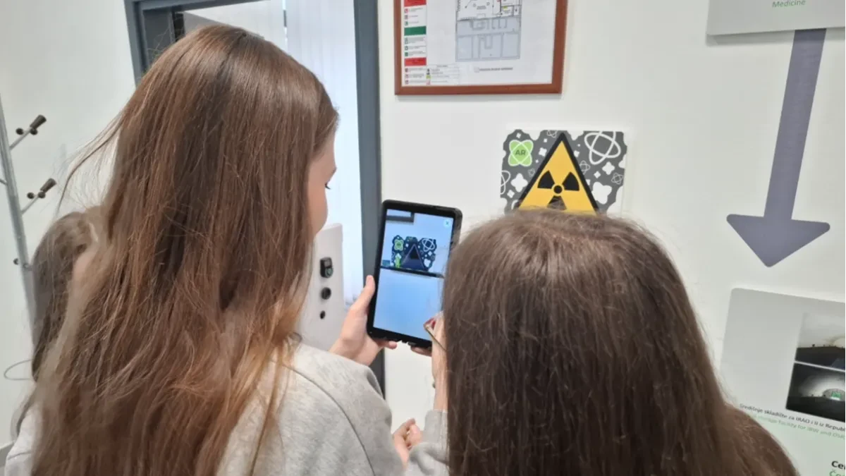 Djeca ponovo „zbrinjavaju radioaktivni otpad“ kroz igru: Šokantna posjeta Info centru u Dvoru (FOTO)