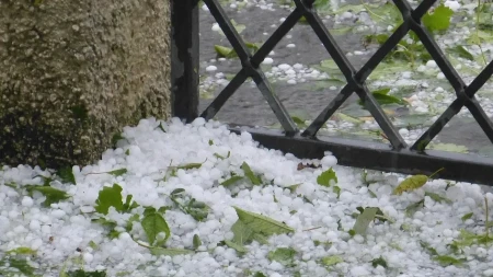 Jako nevrijeme u Hrvatskoj zahvatilo nekoliko gradova: Led uništio i voćnjake