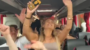 Snimak iz Njemačke postao viralan: Asja u busu punom Nijemaca zapjevala hit Dubioze