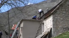 Pogledajte kako su Gačani spasili porodicu Milović: Živjeli u ruševinama, a sada dobijaju novi dom