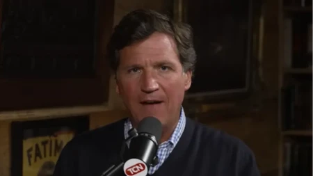 Taker Karlson se izvinio zbog podrške Trampu: Žao mi je što sam doveo ljude u zabludu