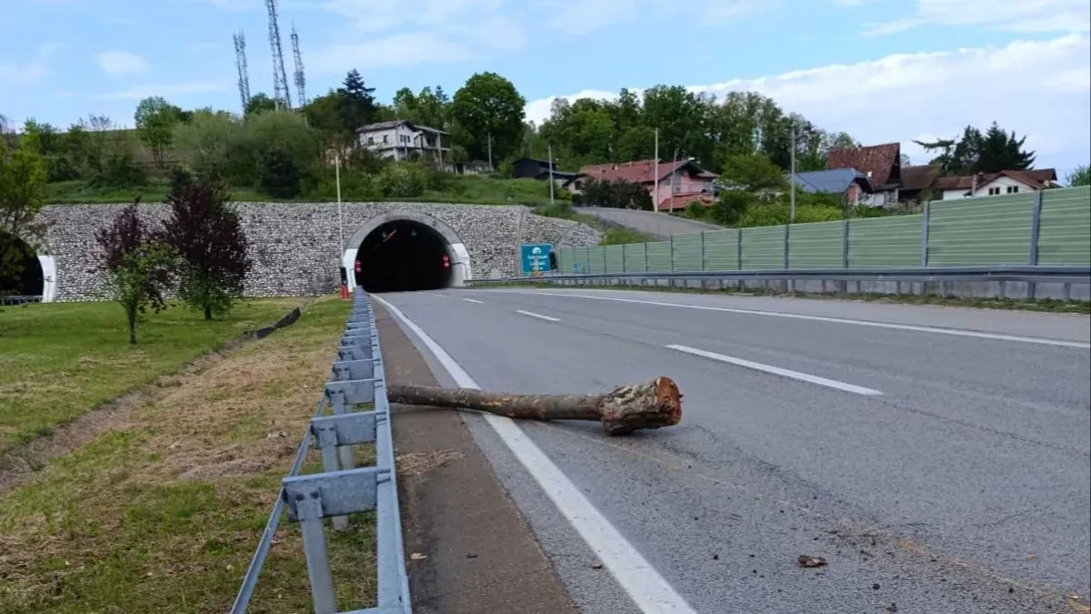 Ogranak na auto-putu blokira saobraćaj