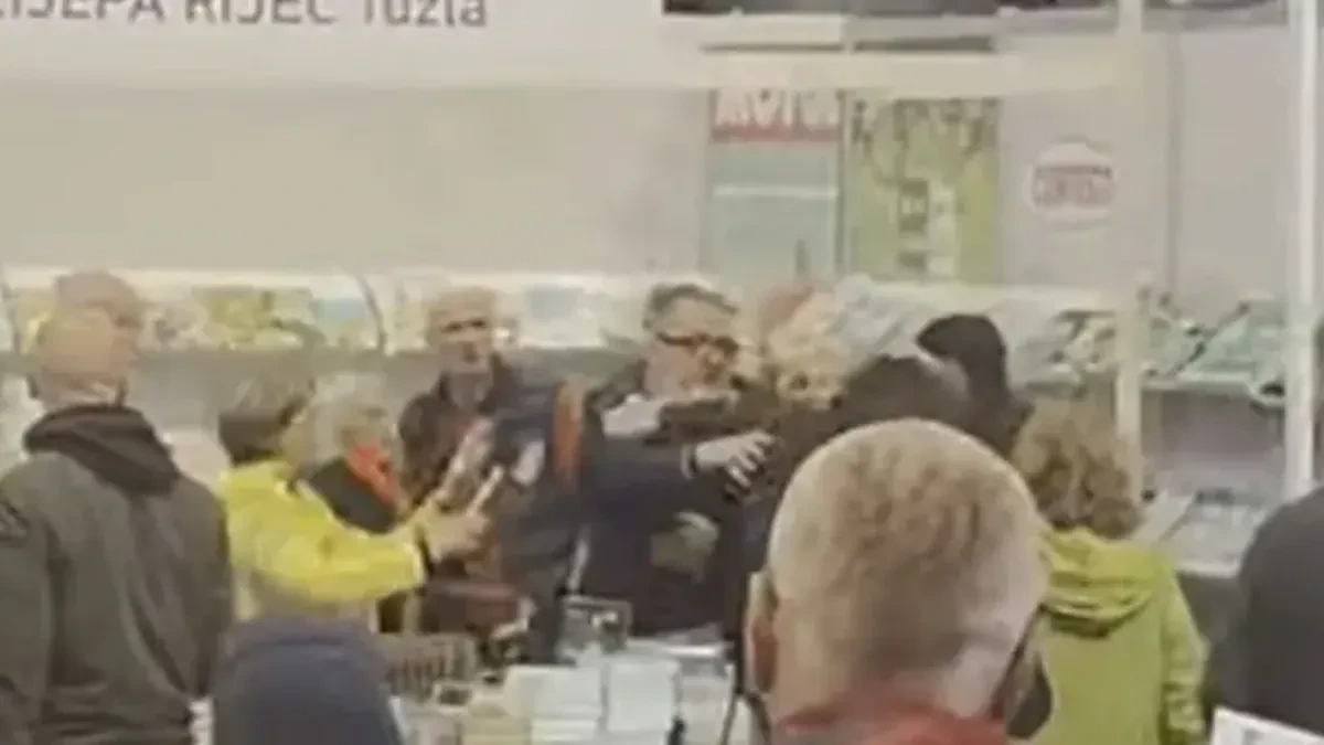 Izbila tuča na Sajmu knjige u BiH (VIDEO)