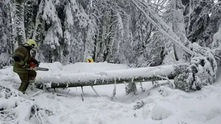 Aprilski snijeg iznenadio vozače u Srpskoj i zabijelio Jahorinu