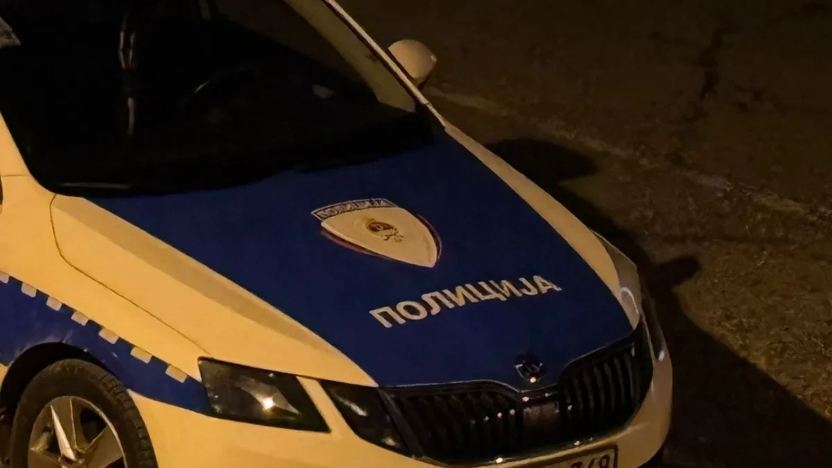 Policija pretresa kancelariju Konstantina Savića u Tesliću nakon hapšenja njegovog brata