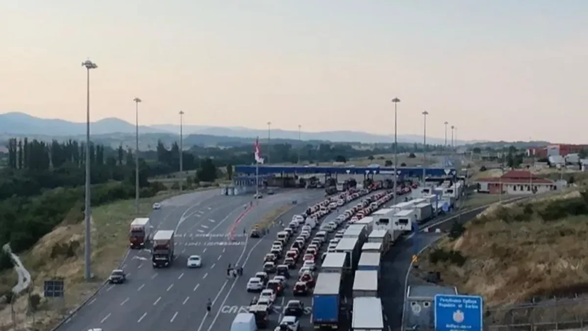 Teretnjaci čekaju pet sati na izlazu iz Srbije na Batrovcima i Horgošu