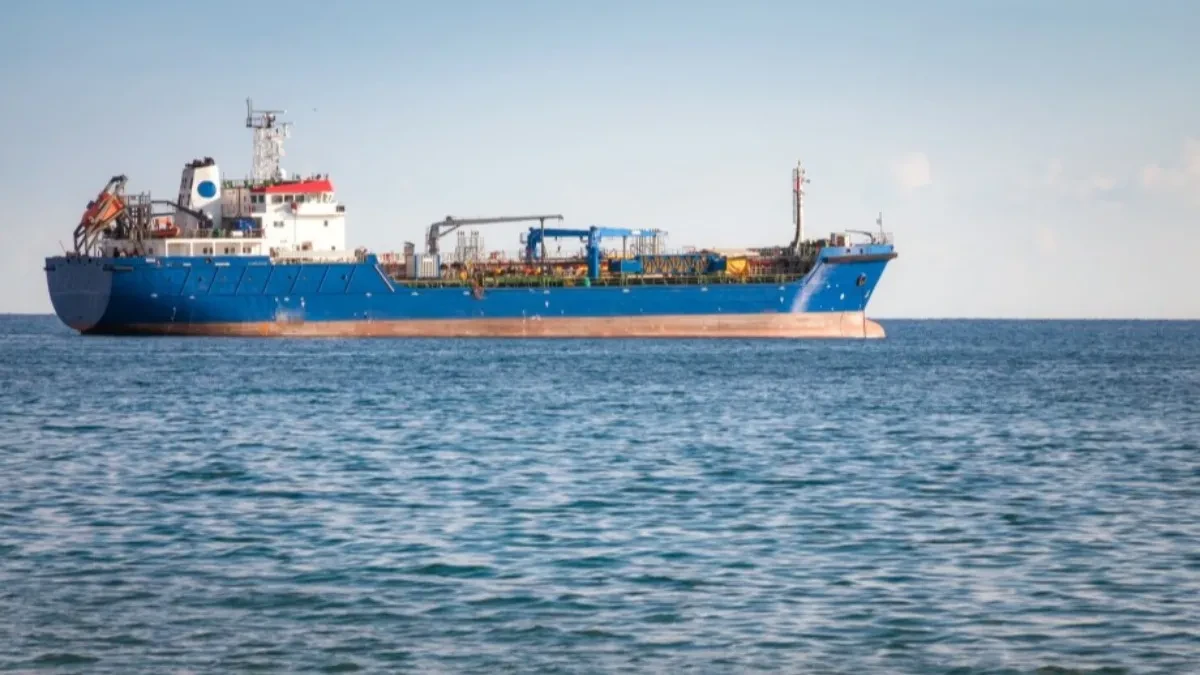 Ormuskim moreuzom za dan prošlo samo 5 brodova