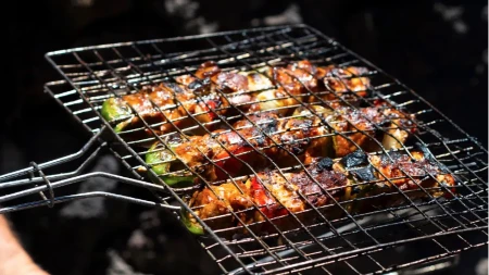 Kako očistiti roštilj pomoću aluminijumske folije? Odlično rješenje kada nemate mnogo vremena