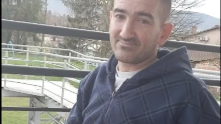 Teška sudbina mladog čovjeka: Banjalučaninu potrebna električna kolica i bolji uslovi života (FOTO)