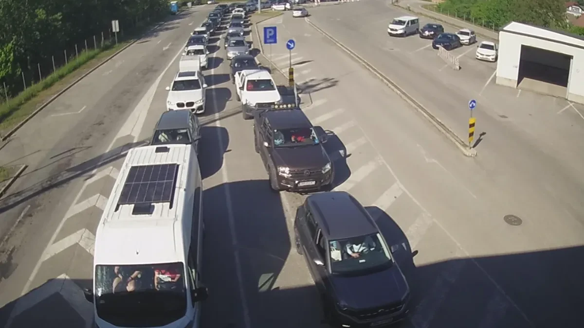 Gužve na granici: Pojačan intenzitet saobraćaja