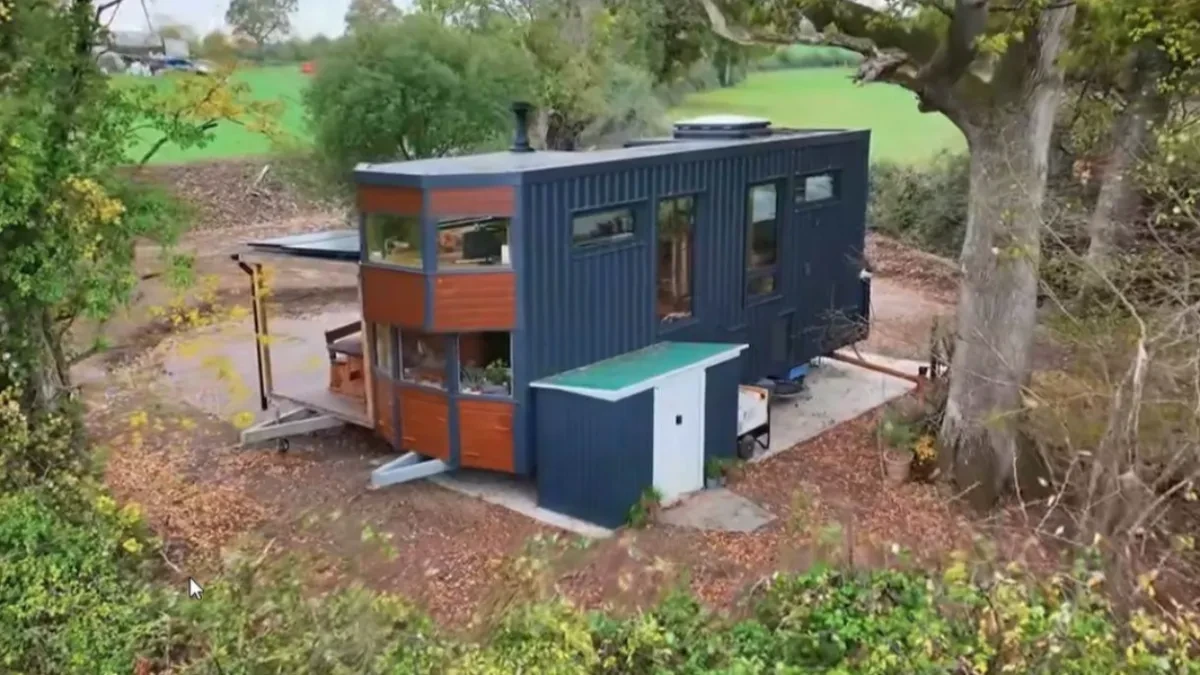 Izgleda kao kutija, a unutra je dvorac! Zavirite u 20 kvadrata čistog luksuza i pametnih rješenja