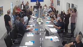 Haos u skupštini u BiH: Odbornik se potukao sa čuvarom (VIDEO)