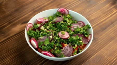 Hrskavi prilog za prvomajski roštilj: Marinirane rotkvice koje osvježavaju trpezu