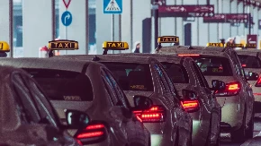 Taksista pokrenuo buru na mrežama kada je otkrio zbog čega naplaćuje dodatnih 200 evra