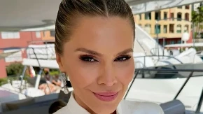 Melina na ruci nosi pravi dijamant: Ovako izgleda prsten kojim je milioner zaprosio (FOTO)