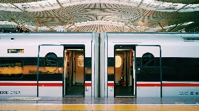 Tragedija izbjegnuta za dlaku: Putnici u vozu savladali naoružanog napadača