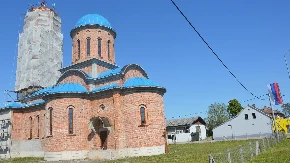 Postavljen krst na Hramu Svete Trojice u Aleksandrovcu