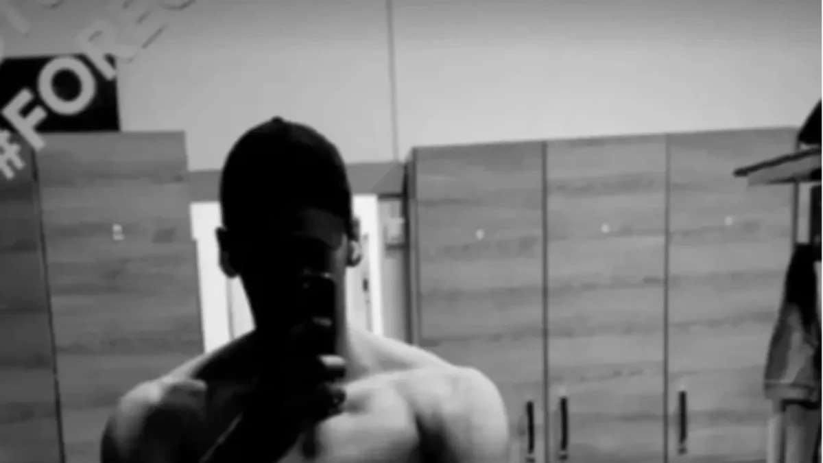 Nasljednik Harisa Džinovića oduševio izgledom: Kan pokazao isklesane mišiće i nevjerovatnu visinu