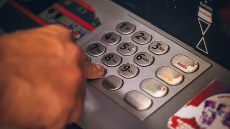 Provizije sa 50 evra padaju na samo jedan evro: Novac iz inostranstva stizaće istog dana