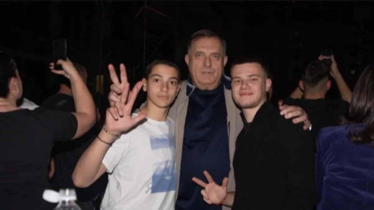 Milorad Dodik u ulozi djeda: Unuci ga izveli na koncert Aleksandre Prjović (FOTO)