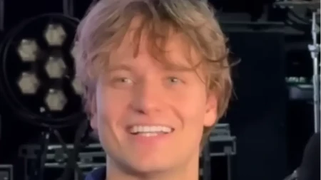 Nevjerovatan uspjeh mladog pjevača: Deset dvorana nestalo u trenu