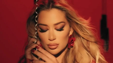 Tea Tairović trudna? Obožavaoci pjevačicu zasuli savjetima nakon spektakla u Crnoj Gori