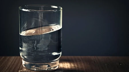 Piješ vodu od sinoć? Evo kada postaje opasna po zdravlje