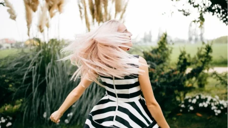 Zaboravite na brinete, stiže hit boja koja osvaja elegancijom i toplinom