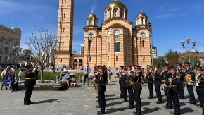 Banjalučkim ulicama prošao muzički defile Policijskog orkestra MUP-a Srpske (VIDEO)