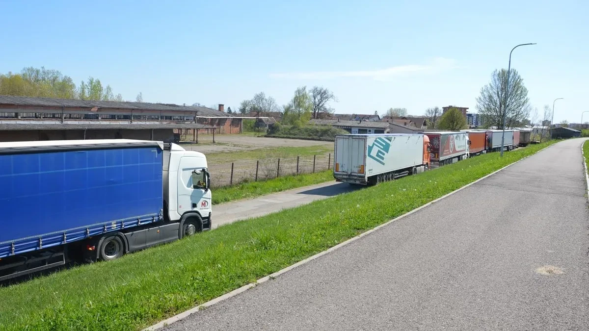 Rekordna kolona kamiona u Gradišci: Saobraćajni kolaps u većem dijelu grada