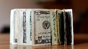 Američki dolar pao na najniži nivo za četiri nedjelje poslije primirja SAD i Irana